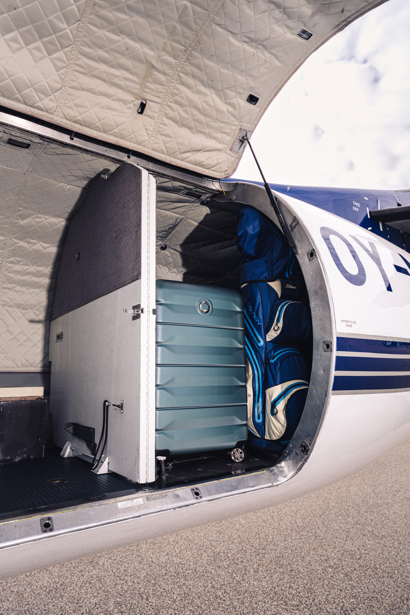 Handling luggage at the aircraft